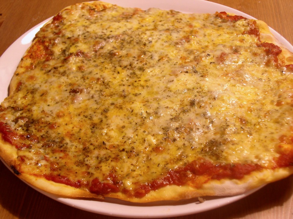 Pizza rzymska na cienkim cieście z szynką parmeńską i rukolą (3 szt